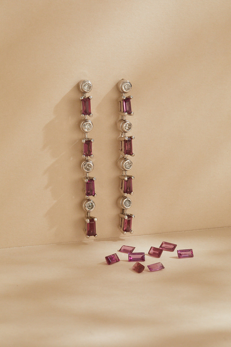 White gold round diamonds and baguettes granate rhodolite earrings