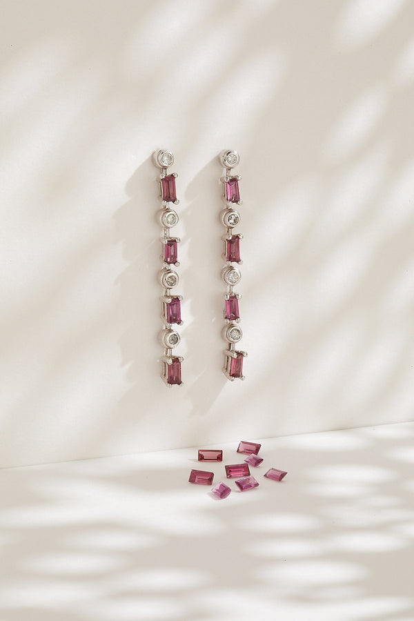 18 k White gold round diamonds and baguettes granate rhodolite earrings