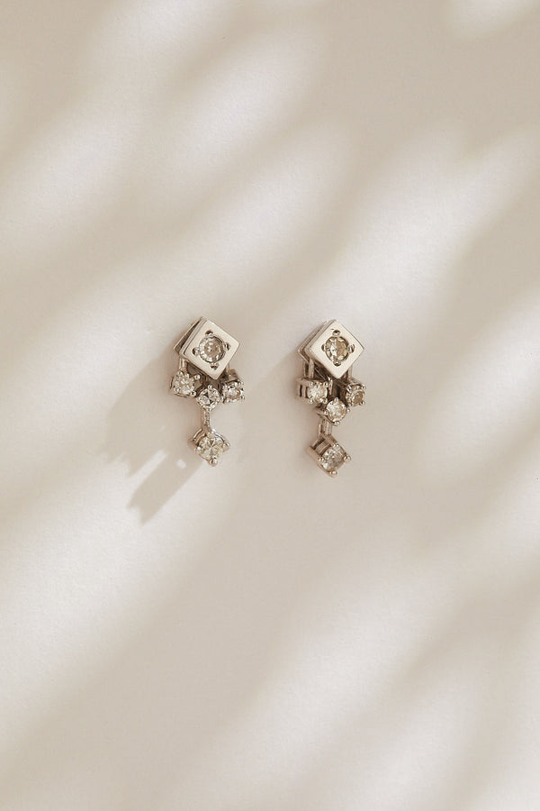 18 k White gold and white diamonds short earrings