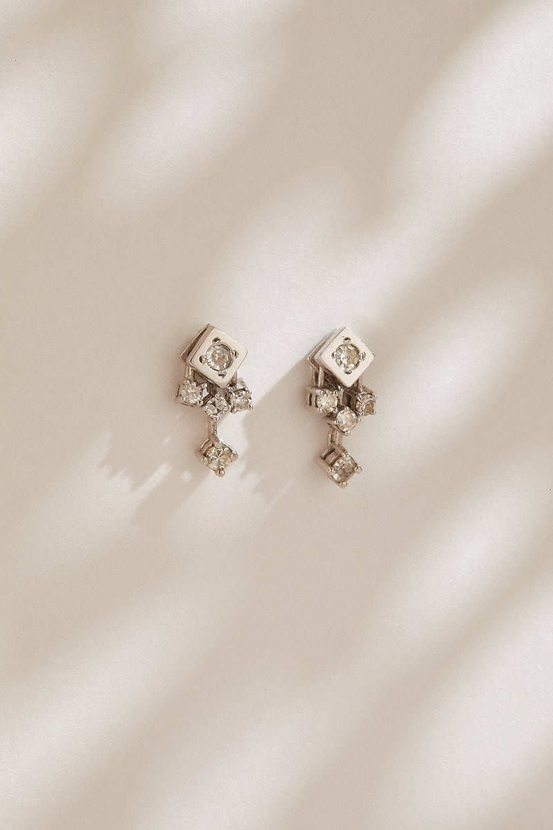 White gold and white diamonds short earrings
