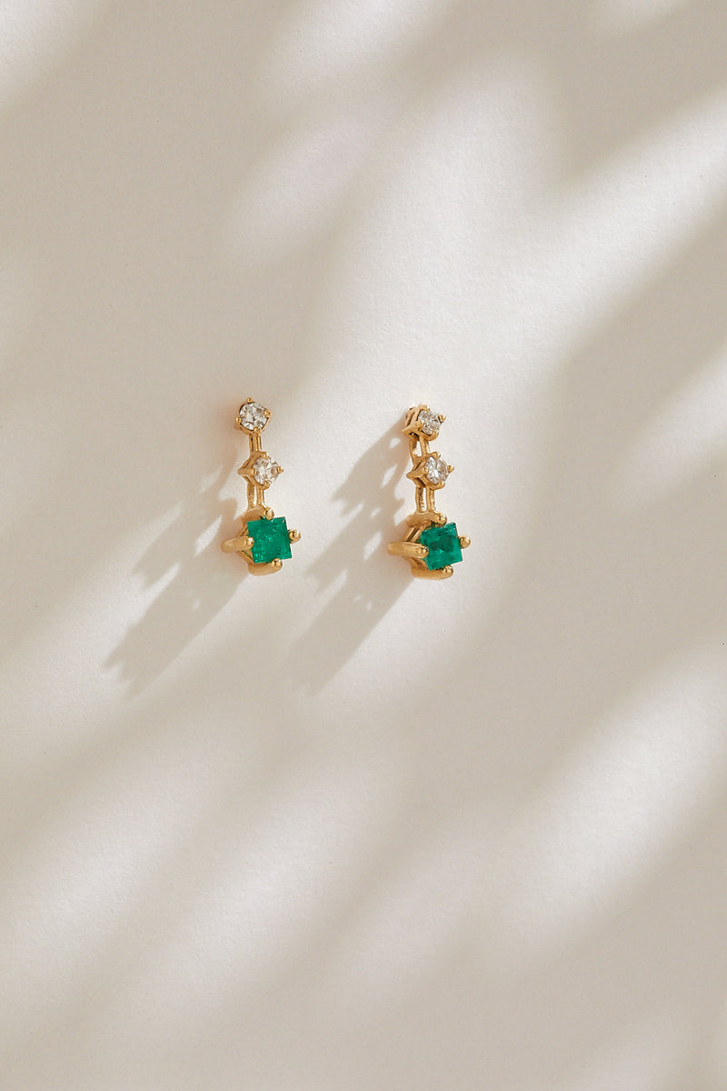 18k yellow gold diamonds and emerald short earrings