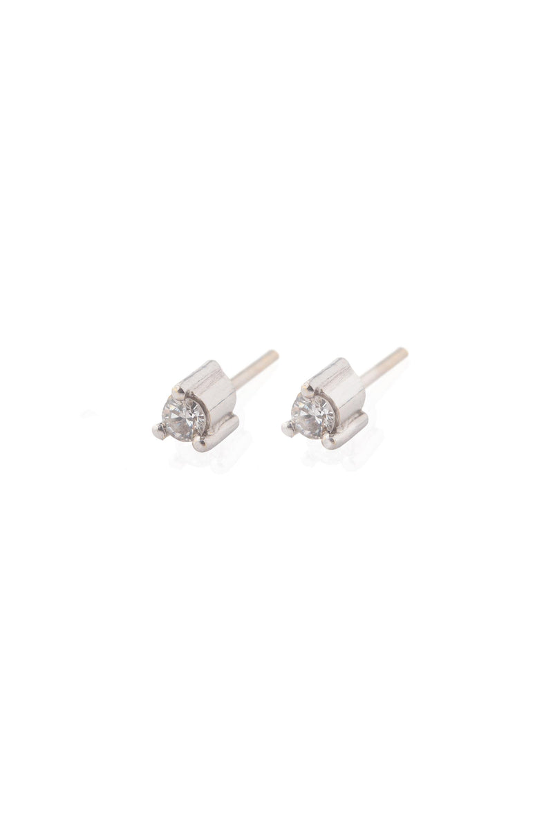 Round diamonds studs